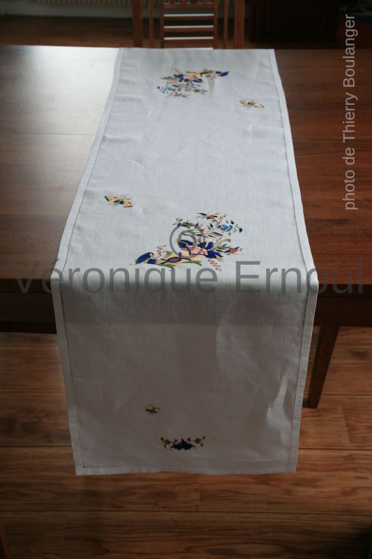 Chemin de table au motif vieux Rouen