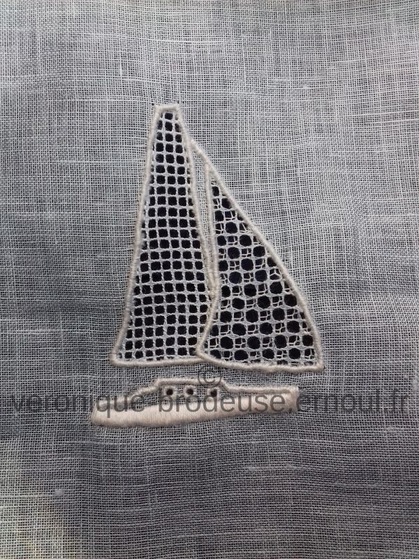 Voilier brodé par Marie-Christine L.