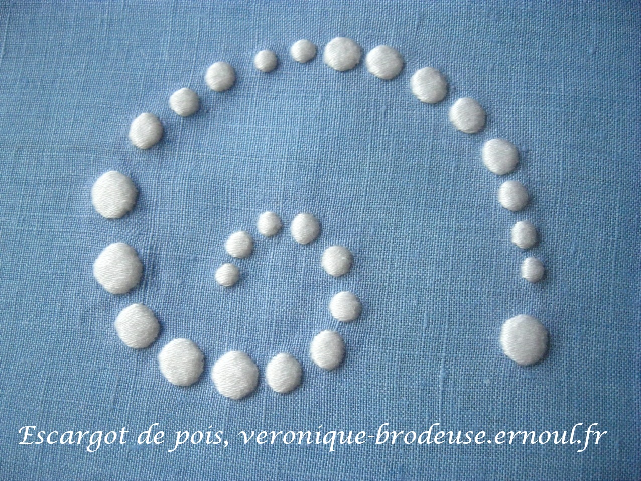 Illustration du cours Escargot de pois en plumetis